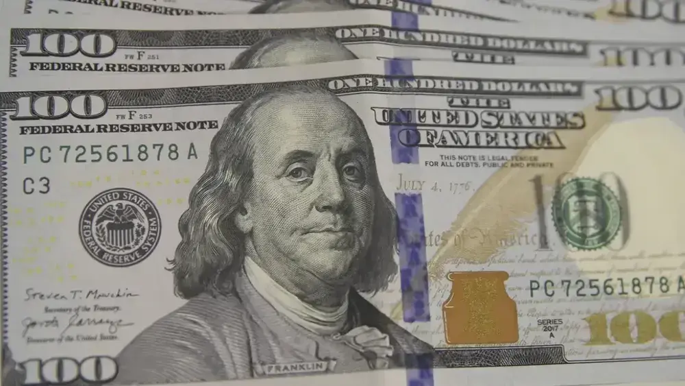 Dólar abre estável com IPCA-15 abaixo do esperado