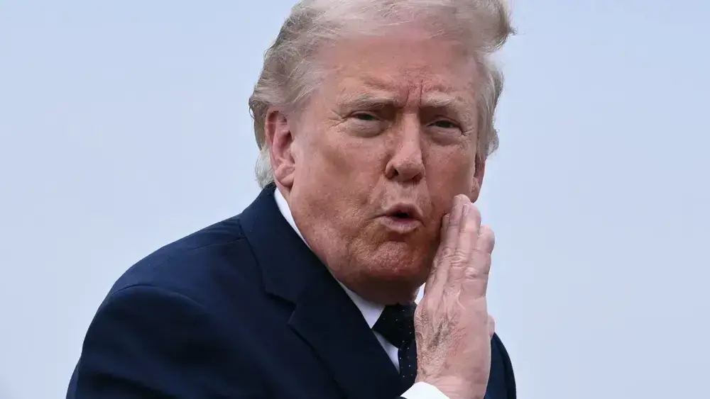 Trump veta eleições na Venezuela e elogia líder interina