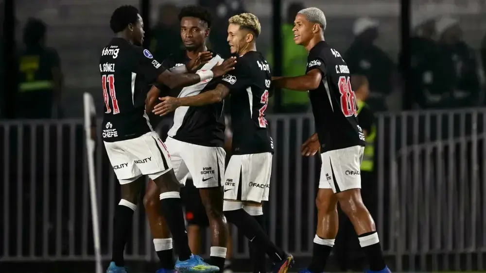Vasco arranca empate com Mirassol em meio a protestos